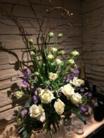 白バラのアドバンス、チューリップ、スイトピー、活け込み、店舗花装花、装花、