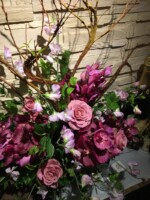 活け込み、店舗会場装花、バンダカフェレッド、バラのアヴェニール、リキュウソウ、