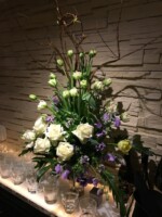 白バラのアドバンス、チューリップ、スイトピー、活け込み、店舗花装花、装花、